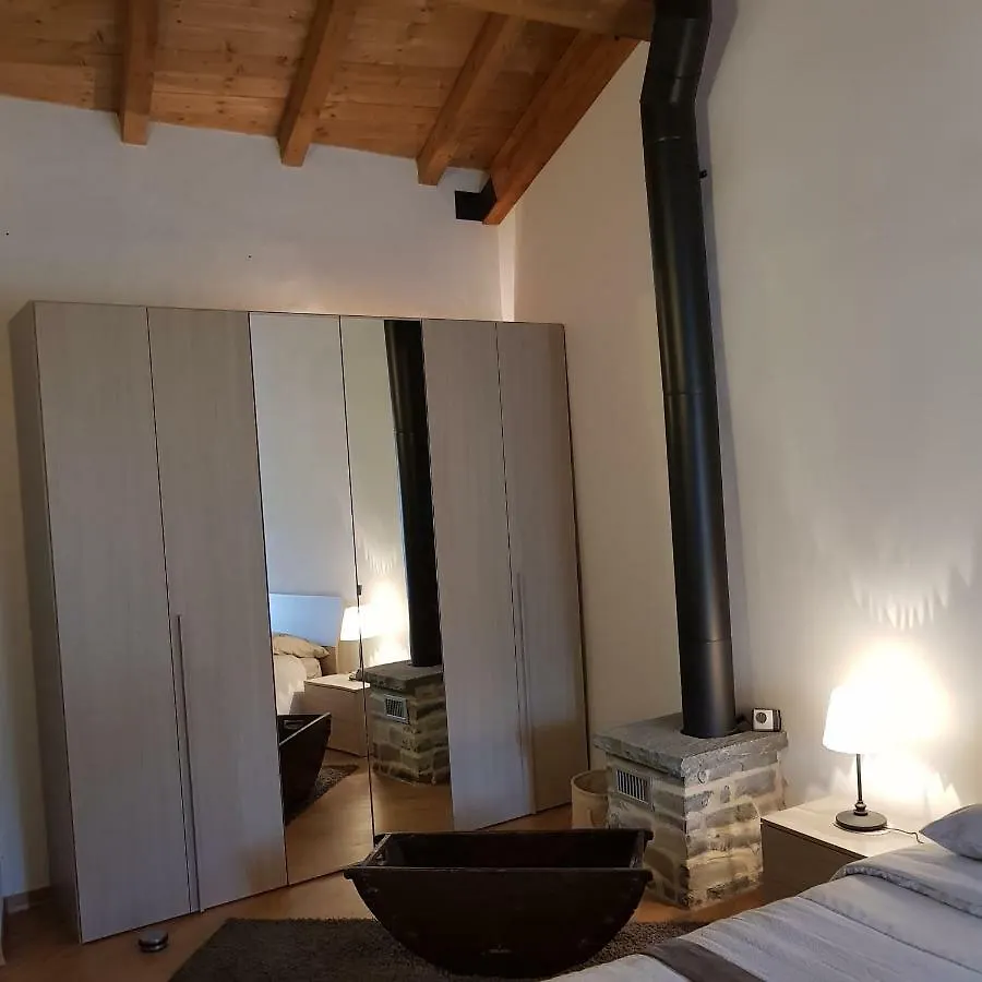 La casa di nonno Fli' Villa Regnano  0*, Regnano (Massa-Carrara)