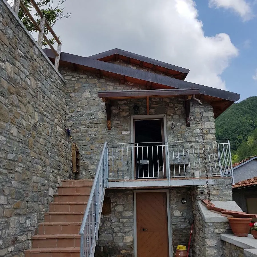 La Casa Di Nonno Fli' Villa Regnano  0*, Regnano (Massa-Carrara) Italy